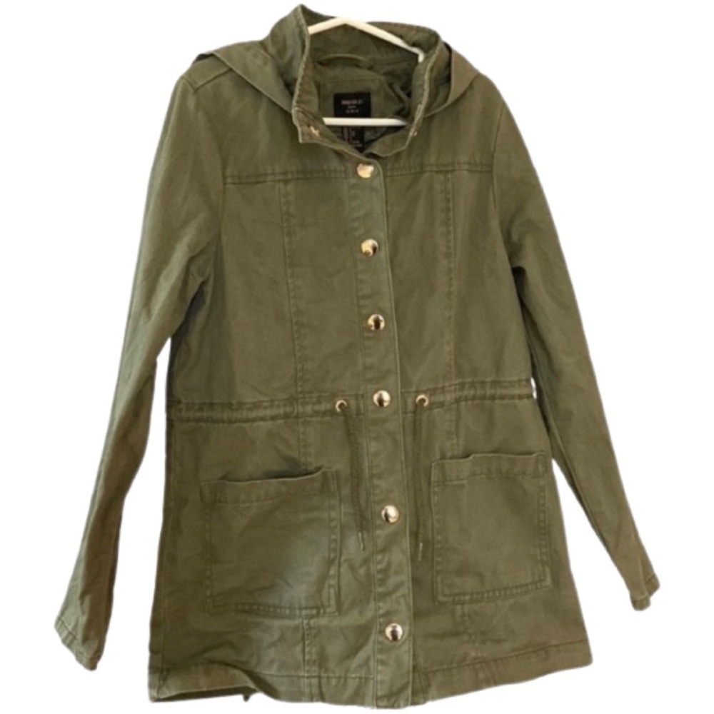 Forever 21 girls light jacket. Perfect for the spring time.